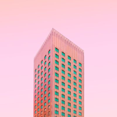 Wolkenkratzer vor rosa Himmel